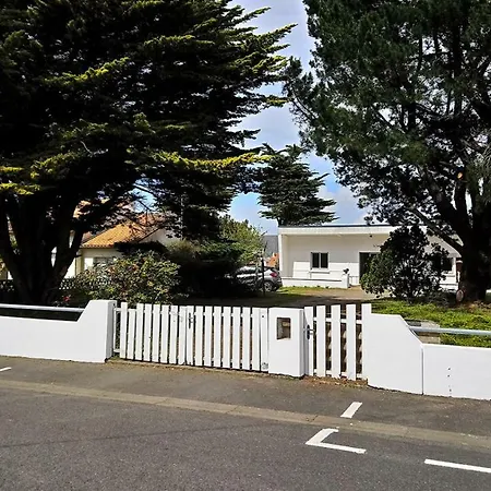 Un Style Balneaire Moderne A 300 Metres De La * פורנישי